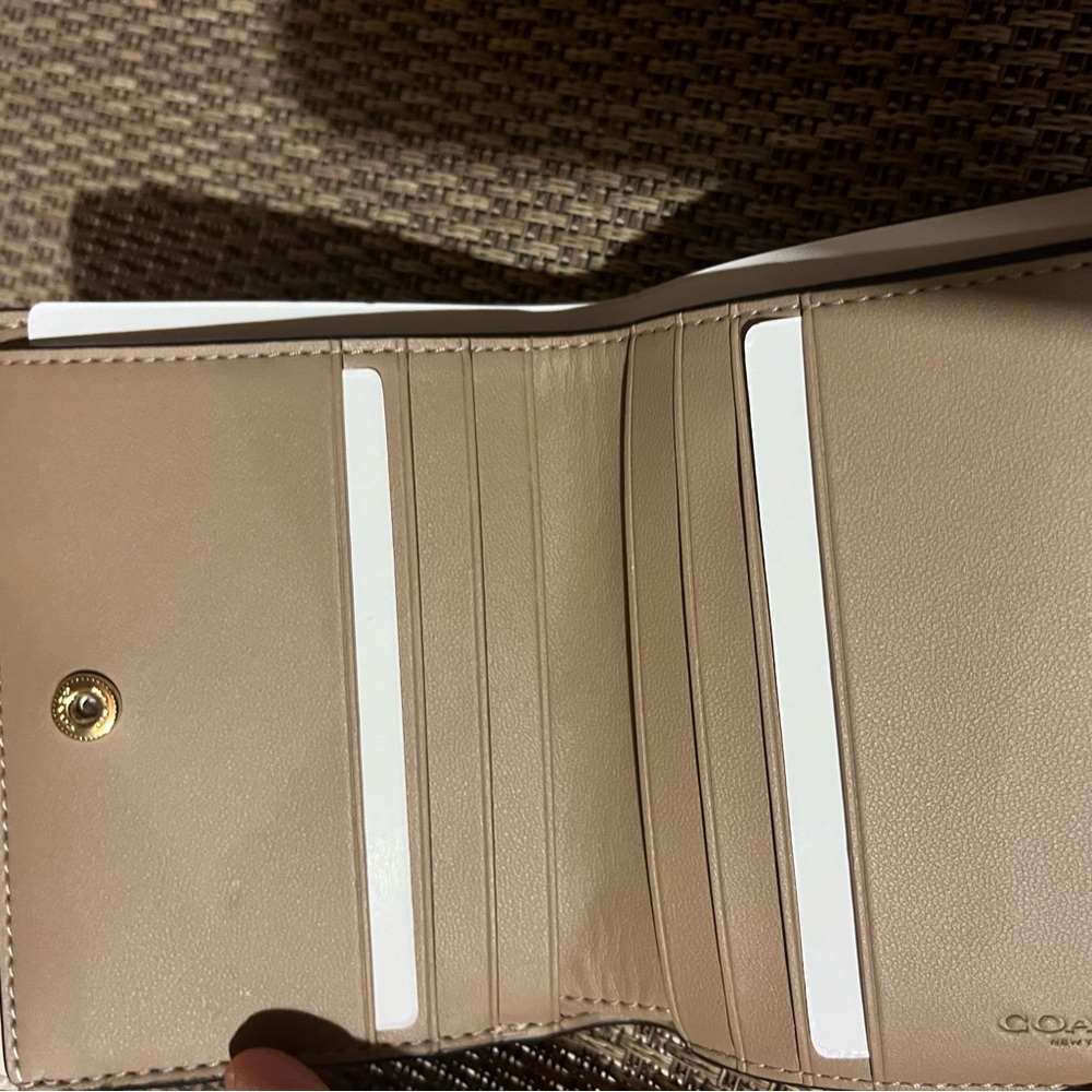 New Coach Cream and Tan Wallet with Gold Clasp - Picture 4 of 5